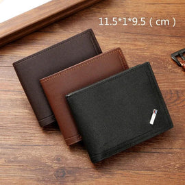 Elegância Compacta: Carteira Masculina Curta de Couro Fosco com Design Versátil e Sofisticado